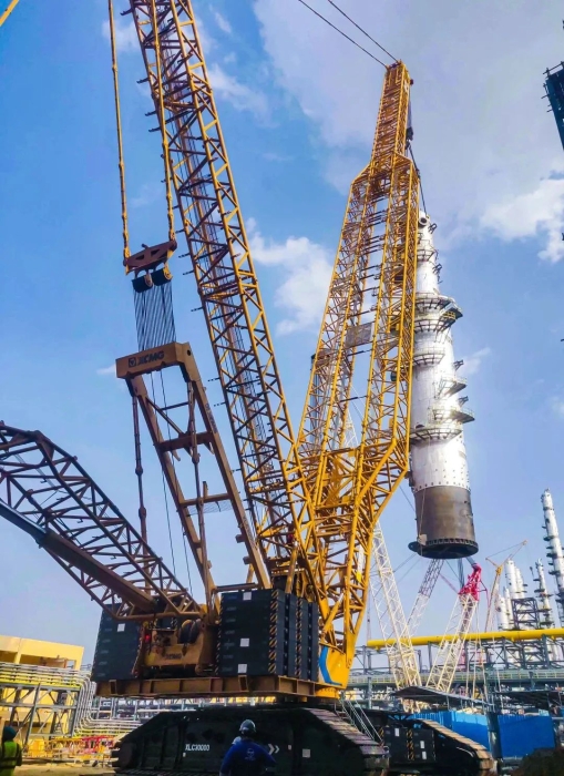 奔赴外洋！bifa必发履带起重机跨海助建大型石油炼化项目